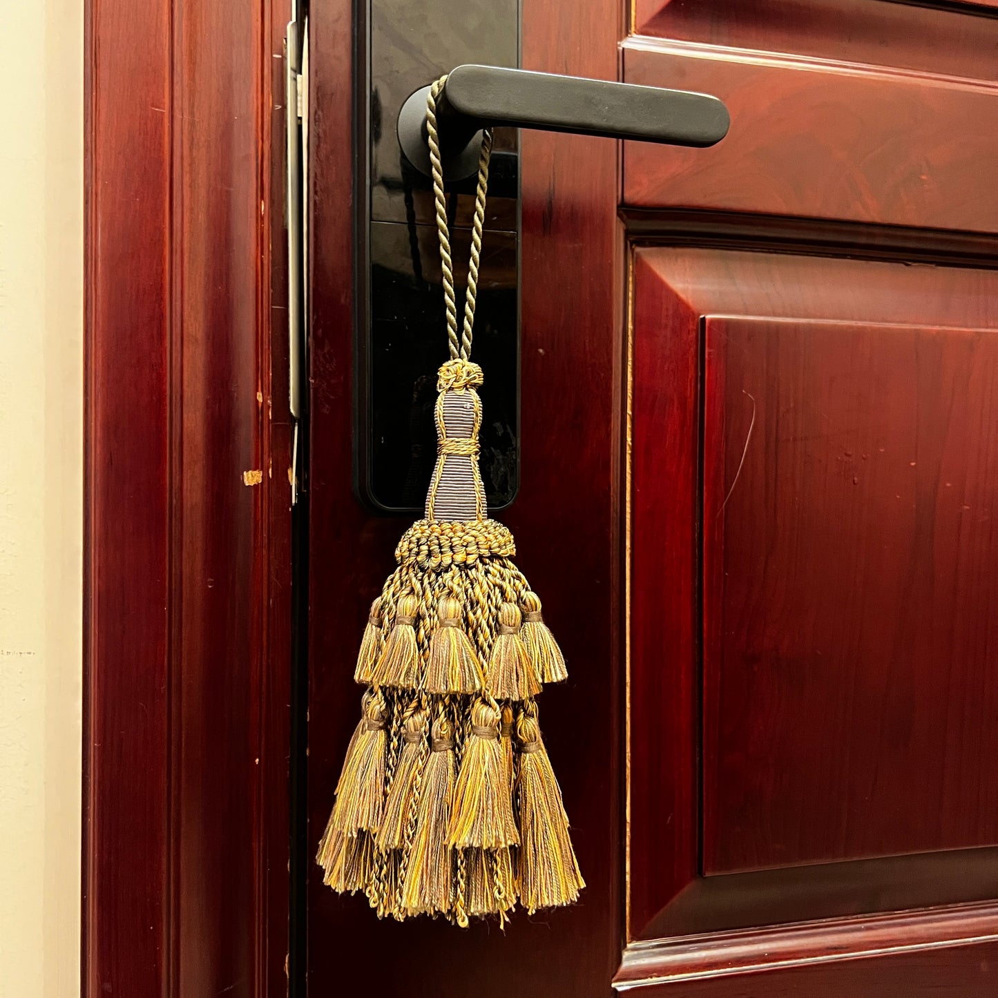 1 Pack Home Decor Tassel 9 x 4 E98326