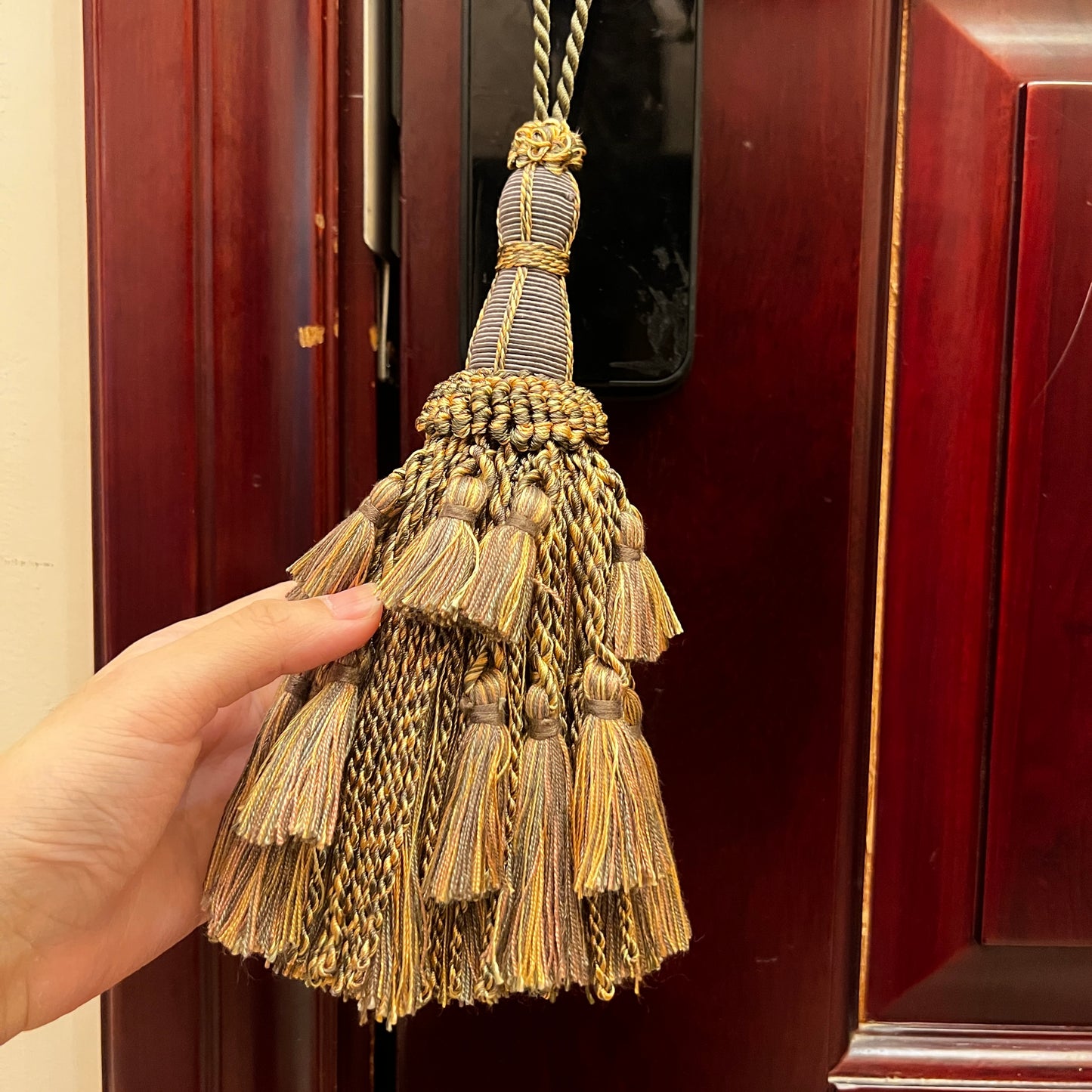 1 Pack Home Decor Tassel 9 x 4 E98326