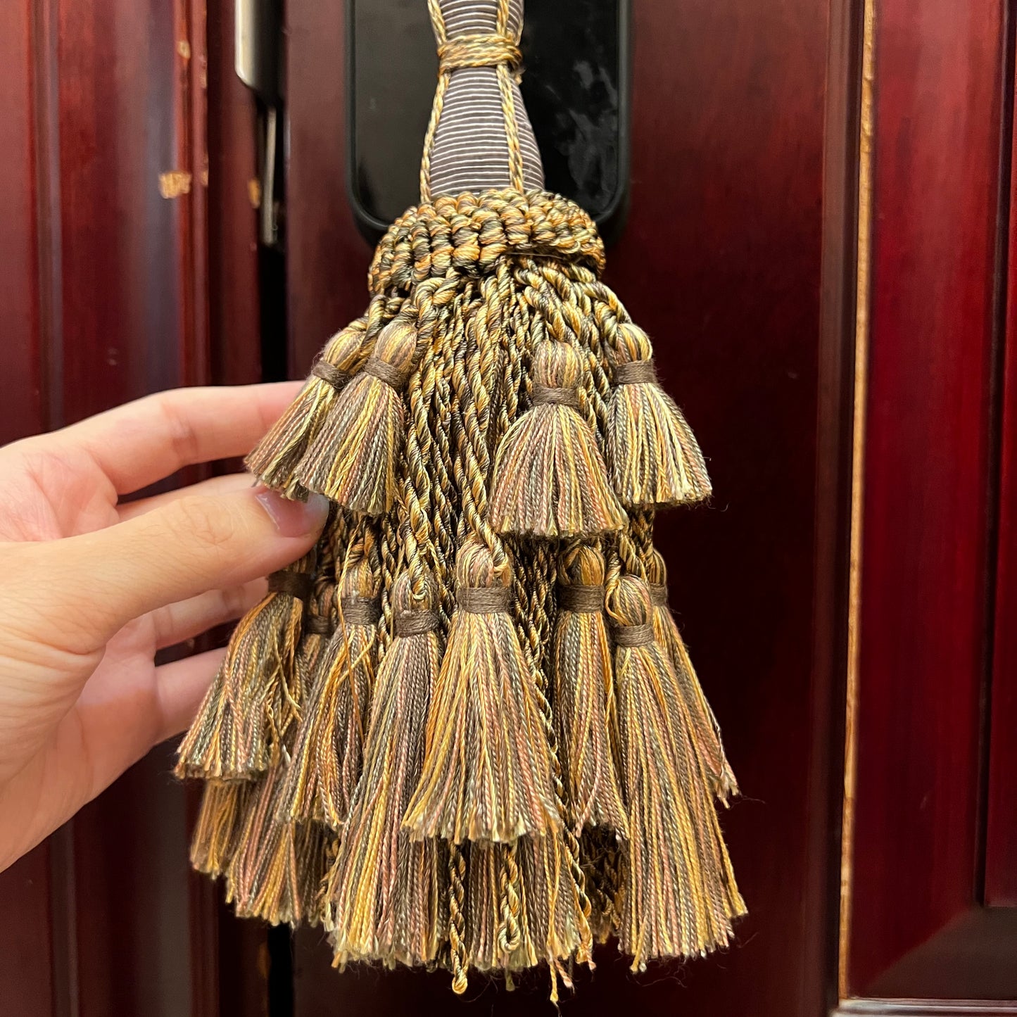 1 Pack Home Decor Tassel 9 x 4 E98326